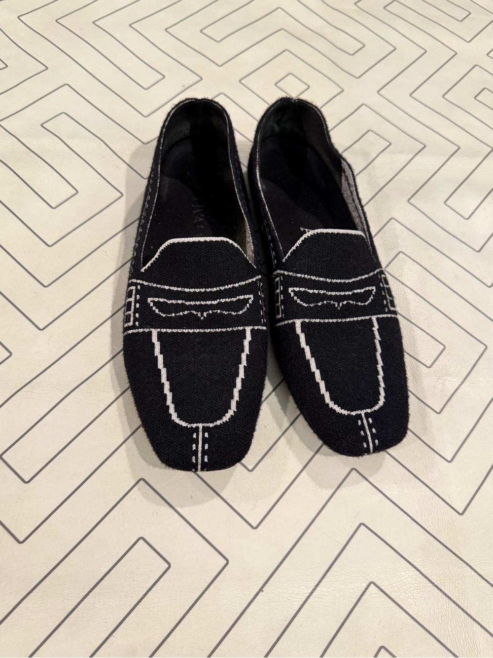 Vivaia Black Printed Loafer Flats